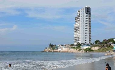 @En Venta Casa con 450 metros de terreno Ballenita vía a Chuyuipe