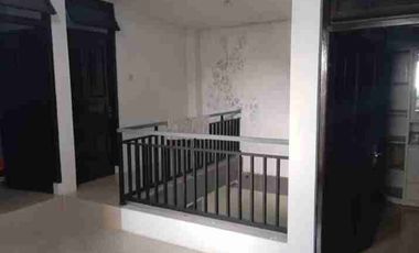 Rumah cantik plus usaha minimarket murah, BU, Di jual seharga tanah saja karena di bank, lokasi di Maguwoharjo belakang RS HERMINA