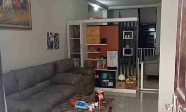 Rumah cantik plus usaha minimarket murah, BU, Di jual seharga tanah saja karena di bank, lokasi di Maguwoharjo belakang RS HERMINA