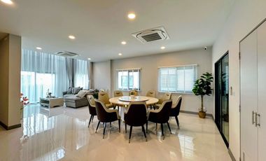 For Rent ​​​​The City Bangna L Size, Luxury detached house, New project, Next to Mega-Bangna. Brand new house best location close to the clubhouse