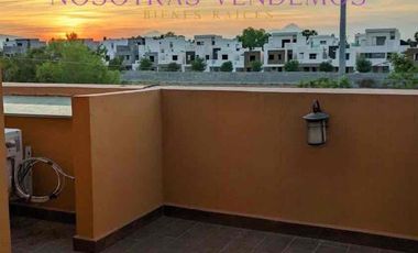 Casa en Renta en Pedregal de Apodaca frente a parque