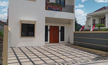 TERDEKAT ke Griya Arcamanik Rumah LUAS Kamar BANYAK harga MURAH di Arcamanik Antapani Bandung dijual