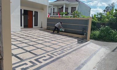 TERDEKAT ke Griya Arcamanik Rumah LUAS Kamar BANYAK harga MURAH di Arcamanik Antapani Bandung dijual