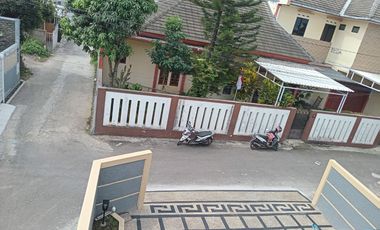 TERDEKAT ke Griya Arcamanik Rumah LUAS Kamar BANYAK harga MURAH di Arcamanik Antapani Bandung dijual