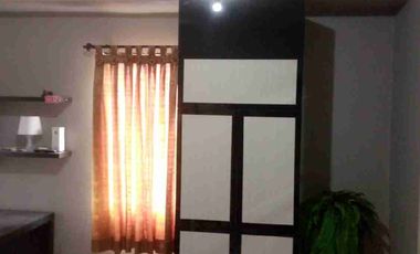 🏡 *Dijual dibawah pasar. Apt.Pinewood* 
*Dpn UNPAD* *Jatinangor* 
*Murah*, 
*SHM*
*Type studio executive*
27 m2
Full furnished
 Bedroom
Bathroom
Dapur lengkap
Rak TV  
AC
 Dispenser   

*Facility Apartement :*
Mall Jatos
Bioskop
*Security 24 hours*
Access Card
CCTV
Kolam renang, 
Gym 
Mini market 24 jam Loundry 
Satu area dgn Mall Jatos

*Additional Info near to campus UNPAD, ITB, IPDN, IKOPIN, UNWIN*

*Harga 280 jt