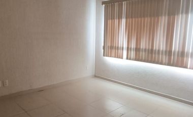 ENORME CASA EN RENTA EN MILENIO Querétaro, 3 recamaras cada una con baño de oportunidad !