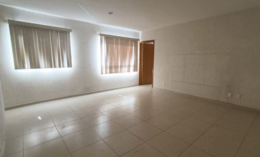 ENORME CASA EN RENTA EN MILENIO Querétaro, 3 recamaras cada una con baño de oportunidad !