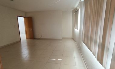ENORME CASA EN RENTA EN MILENIO Querétaro, 3 recamaras cada una con baño de oportunidad !