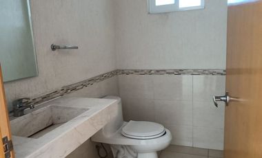 ENORME CASA EN RENTA EN MILENIO Querétaro, 3 recamaras cada una con baño de oportunidad !