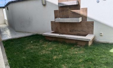 ENORME CASA EN RENTA EN MILENIO Querétaro, 3 recamaras cada una con baño de oportunidad !