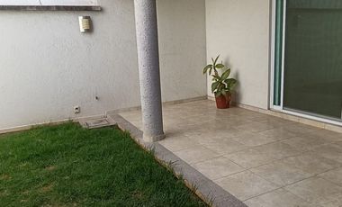 ENORME CASA EN RENTA EN MILENIO Querétaro, 3 recamaras cada una con baño de oportunidad !