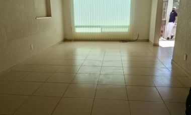 ENORME CASA EN RENTA EN MILENIO Querétaro, 3 recamaras cada una con baño de oportunidad !