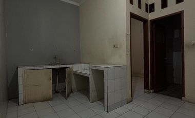 Disewakan Rumah di Haji Nawi Jaksel, Lt.150m2, Boleh Utk Kantor