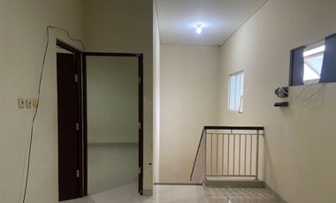 Rumah Mewah 2 Lantai di Perum Casa Bella Karangasem, Hunian Eksklusif Kapasitas Besar Dekat Kampus UMS