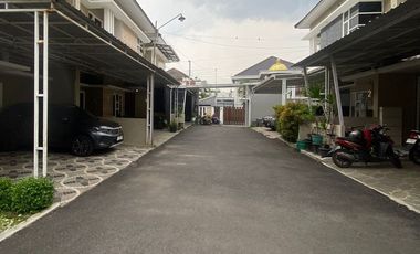Rumah Mewah 2 Lantai di Perum Casa Bella Karangasem, Hunian Eksklusif Kapasitas Besar Dekat Kampus UMS