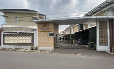 Rumah Mewah 2 Lantai di Perum Casa Bella Karangasem, Hunian Eksklusif Kapasitas Besar Dekat Kampus UMS
