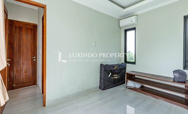 DISEWAKAN VILLA DENGAN 3 KAMAR TIDUR DI PAYANGAN