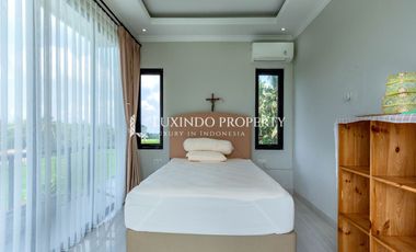 DISEWAKAN VILLA DENGAN 3 KAMAR TIDUR DI PAYANGAN