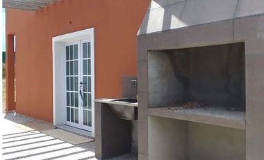 Casa a Estrenar y Amueblada en Las Grutas. Financiación. Dos Habitaciones+Patio+Parrilla+Estacionamiento.