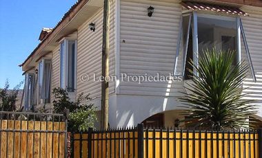 Leon Propiedades arrienda gran casa en Curacaví centro.