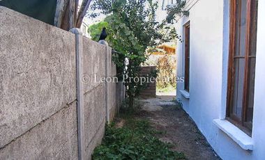 Leon Propiedades arrienda gran casa en Curacaví centro.