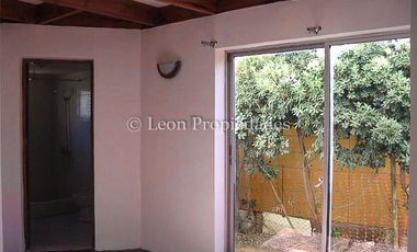 Leon Propiedades arrienda gran casa en Curacaví centro.