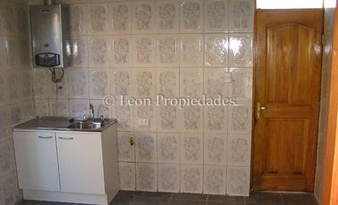 Leon Propiedades arrienda gran casa en Curacaví centro.