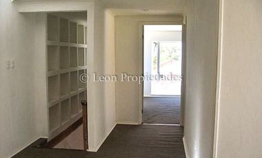 Leon Propiedades arrienda gran casa en Curacaví centro.