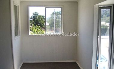 Leon Propiedades arrienda gran casa en Curacaví centro.