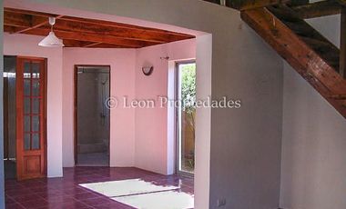 Leon Propiedades arrienda gran casa en Curacaví centro.