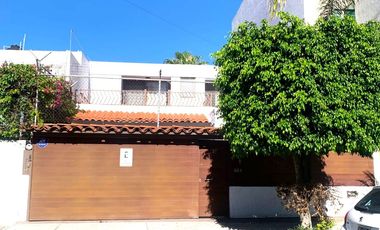 Venta Casa en Chapalita, Jardin de San Ignacio, 380m2