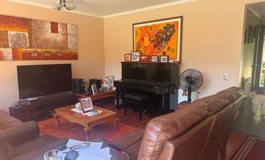 Exclusiva Casa Familiar con Piscina y Quincho de Lujo – Peñalolén