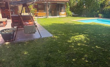Exclusiva Casa Familiar con Piscina y Quincho de Lujo – Peñalolén
