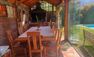 Exclusiva Casa Familiar con Piscina y Quincho de Lujo – Peñalolén
