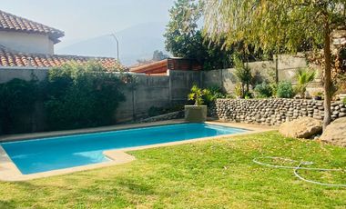 Exclusiva Casa Familiar con Piscina y Quincho de Lujo – Peñalolén