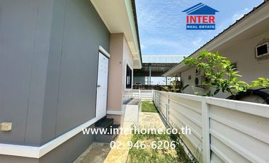 Single-story house, 68.2 sq.wah, in Laksiri Property Village (Phase 1), near Ban Pho Hospital, Soi Tesaban Ban Pho 13, Chachoengsao-Bang Pakong Road,