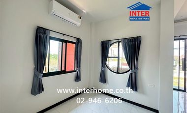 Single-story house, 68.2 sq.wah, in Laksiri Property Village (Phase 1), near Ban Pho Hospital, Soi Tesaban Ban Pho 13, Chachoengsao-Bang Pakong Road,