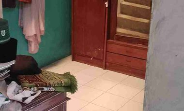 rumah d pemukiman dekat jalan raya