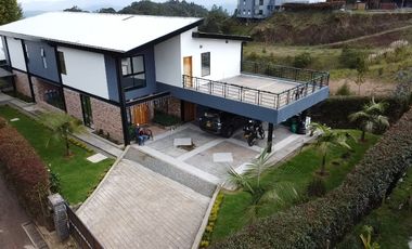VENTA CASA CAMPESTRE LOMA DEL ESCOBERO ENVIGADO