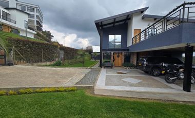 VENTA CASA CAMPESTRE LOMA DEL ESCOBERO ENVIGADO