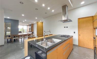 VENTA CASA CAMPESTRE LOMA DEL ESCOBERO ENVIGADO