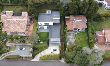 VENTA CASA CAMPESTRE LOMA DEL ESCOBERO ENVIGADO