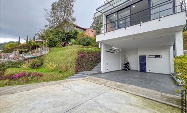 VENTA CASA CAMPESTRE LOMA DEL ESCOBERO ENVIGADO