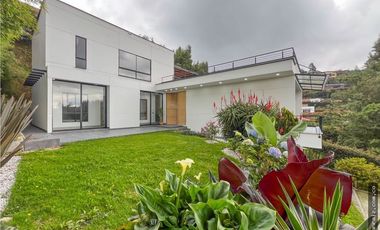 VENTA CASA CAMPESTRE LOMA DEL ESCOBERO ENVIGADO
