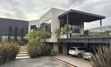 VENTA CASA CAMPESTRE EN LA LOMA DEL ESCOBERO ENVIGADO