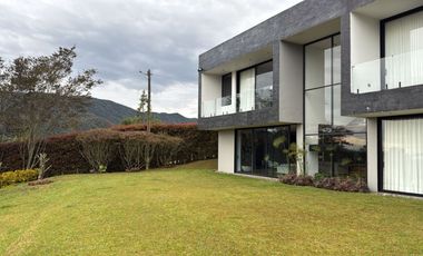 VENTA CASA CAMPESTRE EN LA LOMA DEL ESCOBERO ENVIGADO
