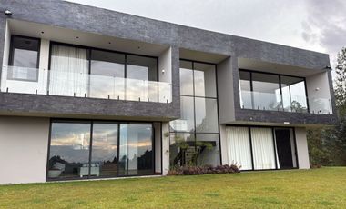 VENTA CASA CAMPESTRE EN LA LOMA DEL ESCOBERO ENVIGADO