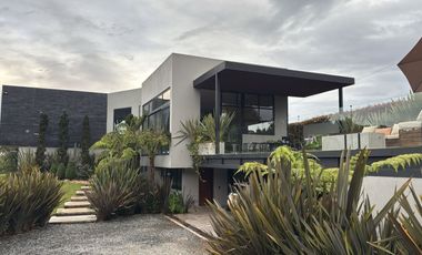 VENTA CASA CAMPESTRE EN LA LOMA DEL ESCOBERO ENVIGADO