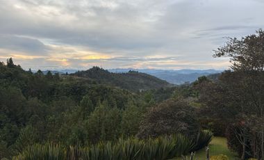 VENTA CASA CAMPESTRE EN LA LOMA DEL ESCOBERO ENVIGADO