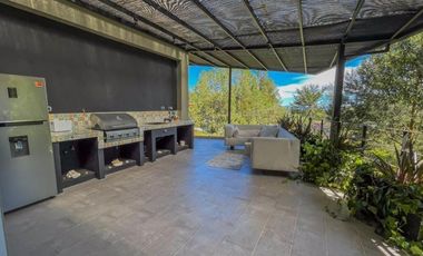 VENTA CASA CAMPESTRE EN LA LOMA DEL ESCOBERO ENVIGADO